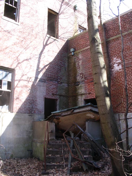 Service Building, North Brother Island, East River, The Bronx