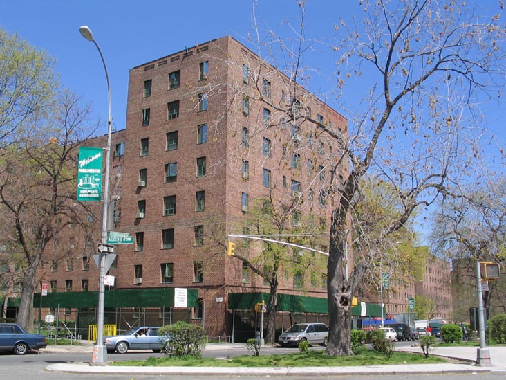 Metropolitan Avenue, Metropolitan Oval, Parkchester, The Bronx