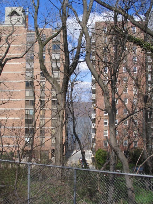 Hudson River, Apartments From Henry Hudson Park, Riverdale, The Bronx