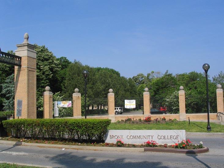 Entrance, Hall of Fame Terrace, Bronx Community College, University Heights, The Bronx