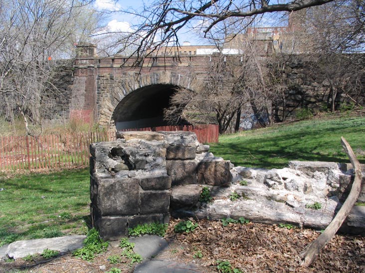 Baumgarten Memorial Fountain, Gun Hill Road, Bronx Park, Williamsbridge, The Bronx