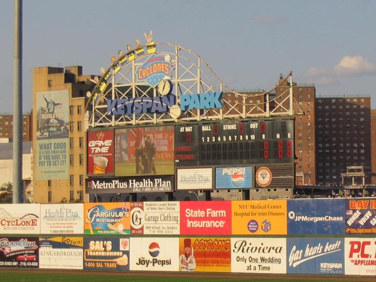 Keyspan Park Scoreboard, Brooklyn Cyclones vs. Staten Island Yankees, July 9, 2004, KeySpan Park, 1904 Surf Avenue, Coney Island, Brooklyn