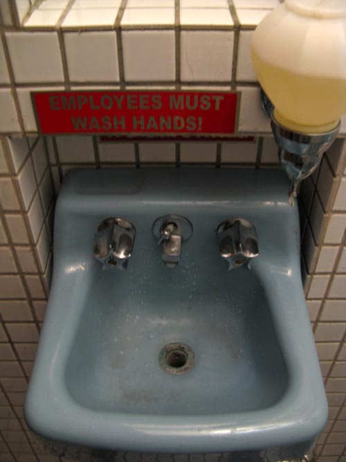 Employees Must Wash Hands, The Brooklyn Star, 33 Havemeyer Street, Williamsburg, Brooklyn, November 18, 2009