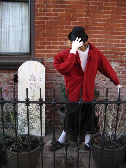 Michael Jackson Scarecrow, 49th Avenue Between 5th Street and Vernon Boulevard, Hunters Point, Long Island City, Queens, October 6, 2009