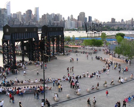 Crowds Gathering at Gantry Plaza State Park, Macy's 4th of July Fireworks From Hunters Point, Long Island City, Queens, Sunday, July 4, 2004