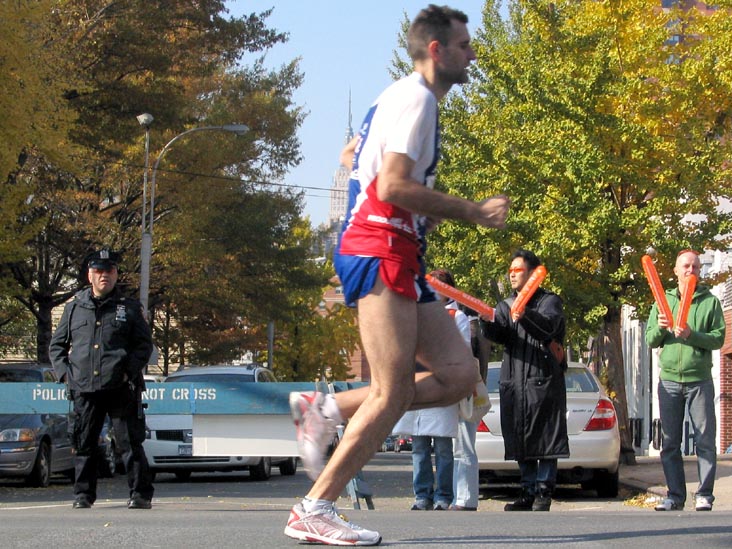 2006 New York City Marathon, Vernon Boulevard, Hunters Point, Long Island City, Queens, November 5, 2006, 11:25 a.m.