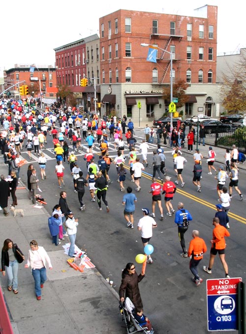 2006 New York City Marathon, Vernon Boulevard, Hunters Point, Long Island City, Queens, November 5, 2006, 12:42 p.m.