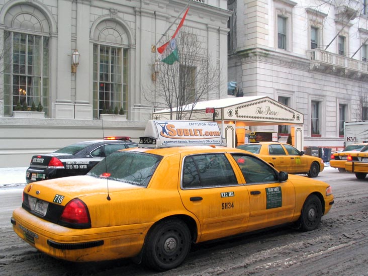 Taxicab, Grand Army Plaza, Manhattan, February 14, 2007