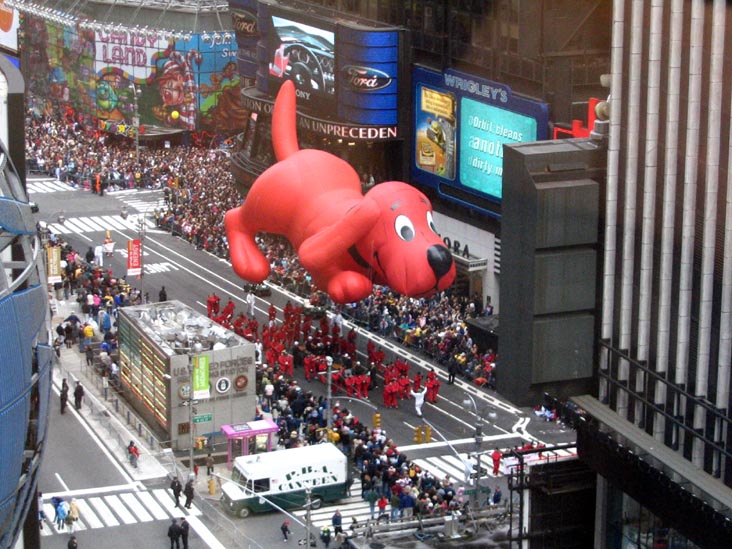 Clifford Balloon, Macy's Thanksgiving Day Parade, Times Square, Midtown Manhattan, November 25, 2004