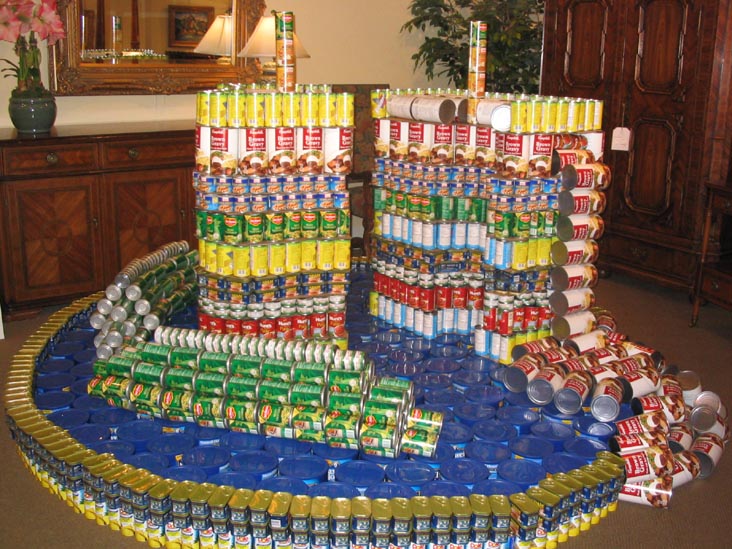 Rogers Marvel Architects' "Club CANdwich (Blue Plate Special)" Entry, Canstruction 2005
