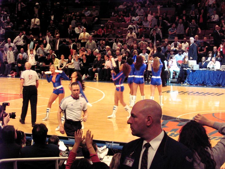 T-Shirt Toss, New York Knicks vs. Charlotte Bobcats, Madison Square Garden, Midtown Manhattan, April 9, 2008