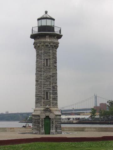 Blackwell Island Light, Lighthouse Park, Roosevelt Island, June 10, 2004