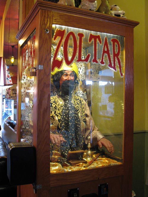 Zoltar, Restaurant Madrid, Autoroute 20, Exit 202, St.-Léonard d'Aston, Québec, Canada, February 14, 2010