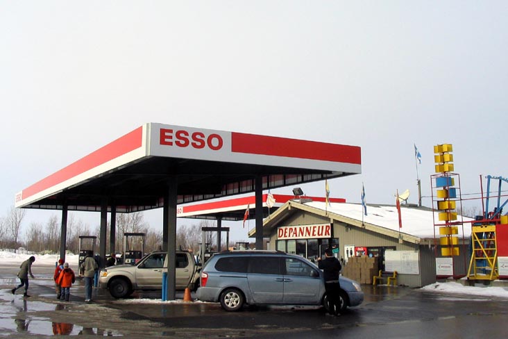 Gas Station, Restaurant Madrid, Autoroute 20, Exit 202, St.-Léonard d'Aston, Québec, Canada