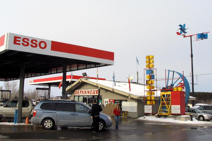 Gas Station, Restaurant Madrid, Autoroute 20, Exit 202, St.-Léonard d'Aston, Québec, Canada