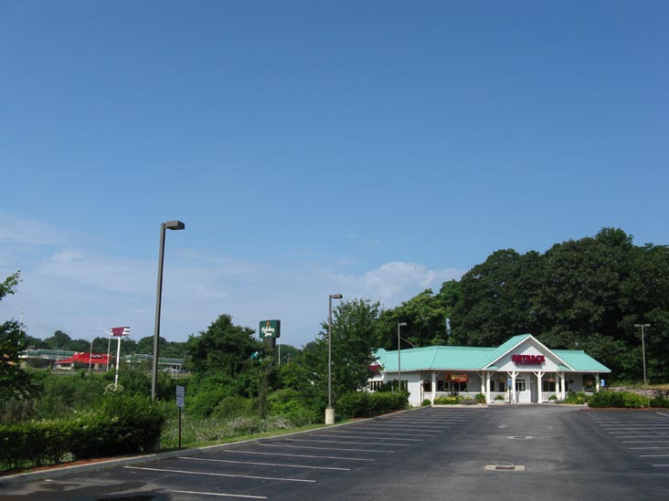 Parking Lot, Holiday Inn, 269 North Frontage Road, New London, Connecticut