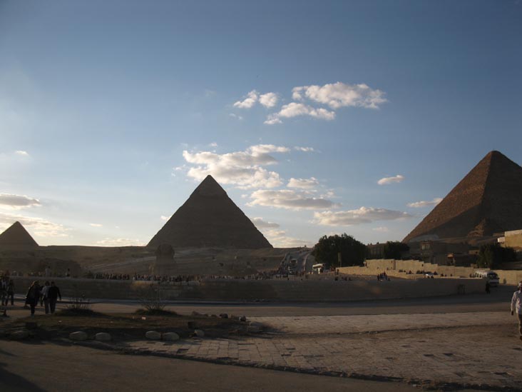 Pyramid of Menkaure, Great Sphinx of Giza, Pyramid of Khafre and Great Pyramid of Giza, Giza Pyramid Complex, Cairo, Egypt