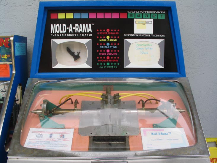 Mold-A-Rama, The Magic Souvenir Maker, Mote Marine Laboratory, Sarasota, Florida, November 13, 2004
