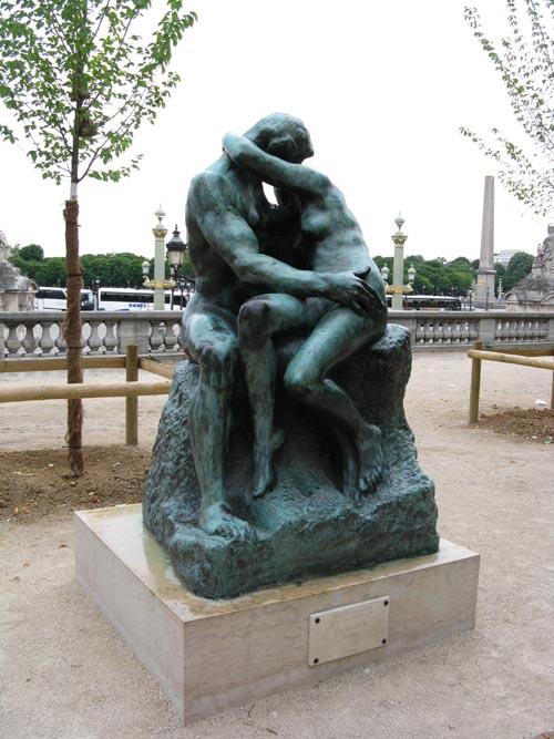 Rodin's Le Baiser Sculpture Outside Musée de l'Orangerie, Jardin des Tuileries/Tuileries Gardens, Paris, France