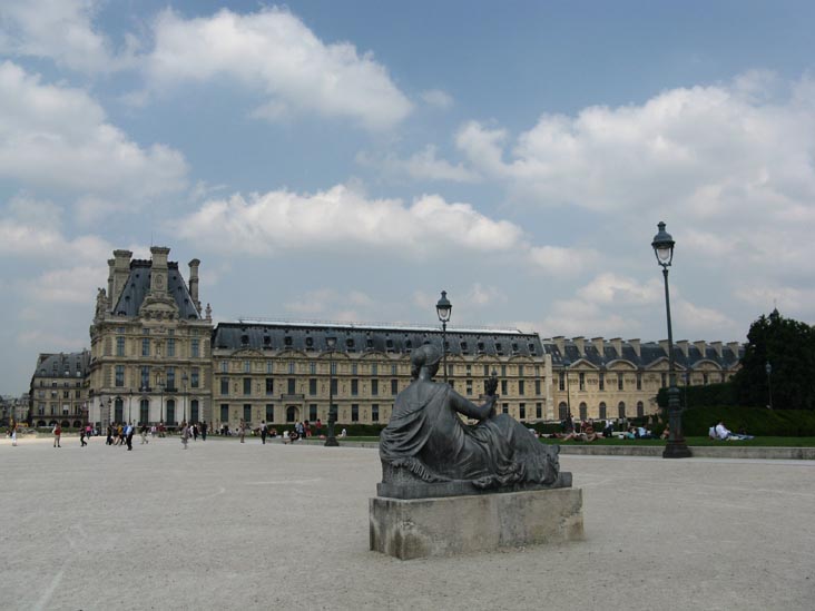 Terrasse des Tuileries, Musée du Louvre, Paris, France