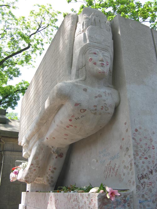 Oscar Wilde Grave, Cimetière du Père-Lachaise (Père-Lachaise Cemetery), 20e Arrondissement, Paris, France