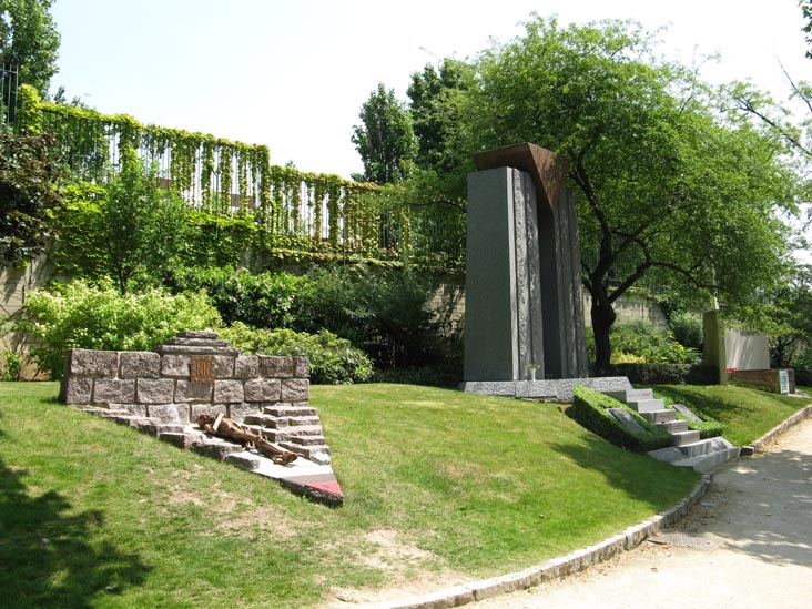 Holocaust Memorials, Cimetière du Père-Lachaise (Père-Lachaise Cemetery), 20e Arrondissement, Paris, France