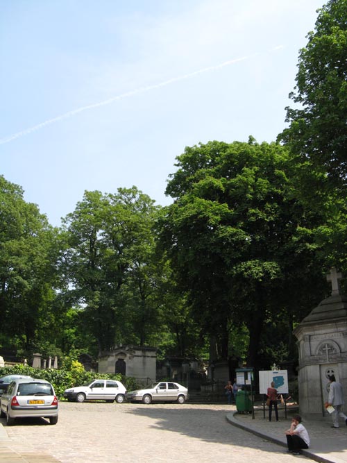 Rue du Repos Entrance, Cimetière du Père-Lachaise (Père-Lachaise Cemetery), 20e Arrondissement, Paris, France