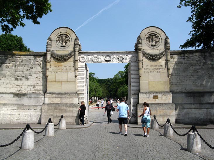 Principal Entrance (Entrée Principale), Cimetière du Père-Lachaise (Père-Lachaise Cemetery), 20e Arrondissement, Paris, France