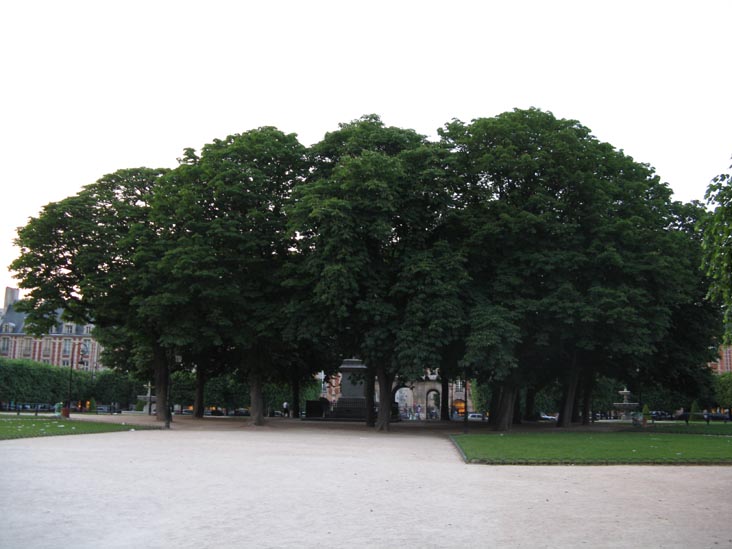 Place des Vosges, 4e Arrondissement, Paris, France