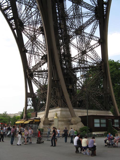 Gustave Eiffel Bust, Eiffel Tower (Tour Eiffel), Champ de Mars, 7e Arrondissement, Paris, France