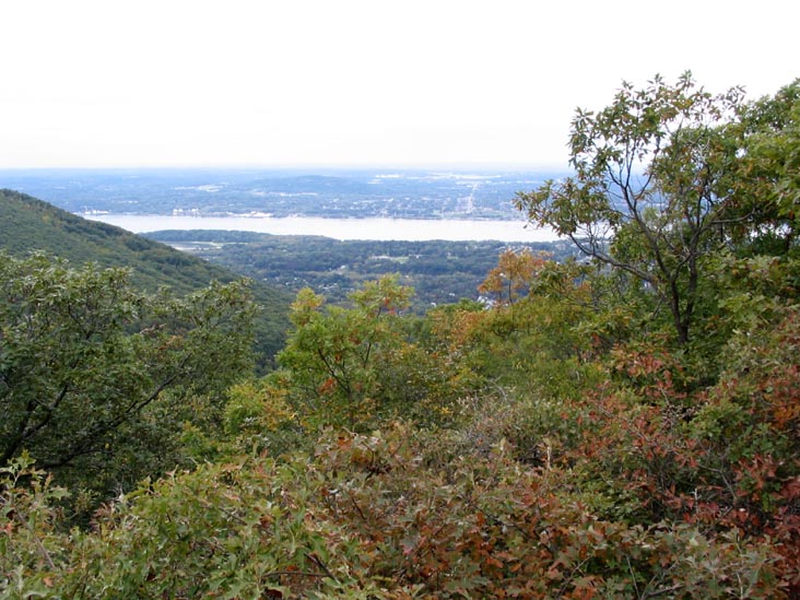 Hudson River, Fishkill Ridge Trail (White Trail), Fishkill Ridge, Dutchess County, New York