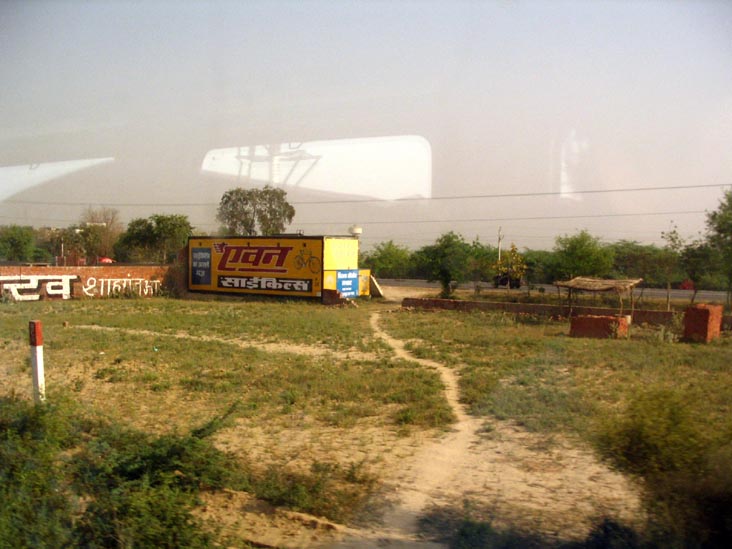 Between Mathura and Agra, Delhi-Agra Shatabdi Express, India