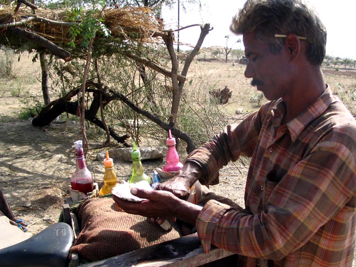 Shaved Ice Seller, Roadside Tea Stand Between Nasirabad And Mangliawas, Rajasthan, India