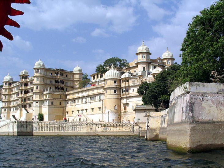 City Palace Complex, Boat Ride, Lake Pichola, Udaipur, Rajasthan, India