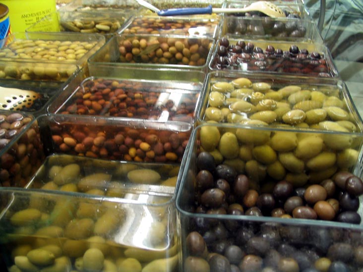 Olives, Mercato delle Erbe (Ugo Bassi Market), Bologna, Emilia-Romagna, Italy