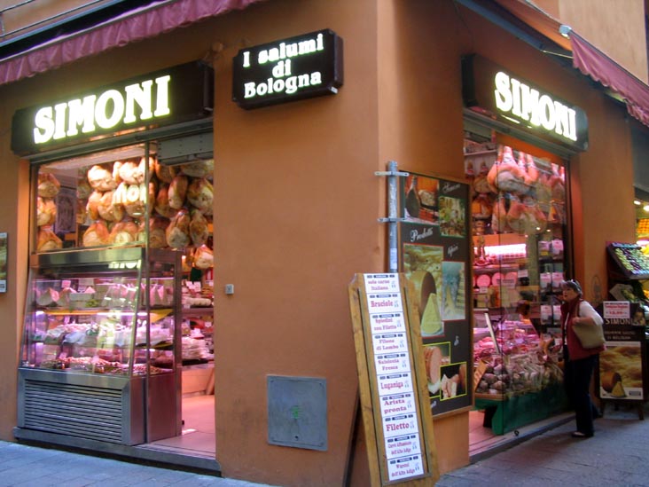 Simoni, Via Drapperie 5/2a, at Via Pescherie Vecchie, Bologna, Emilia-Romagna, Italy