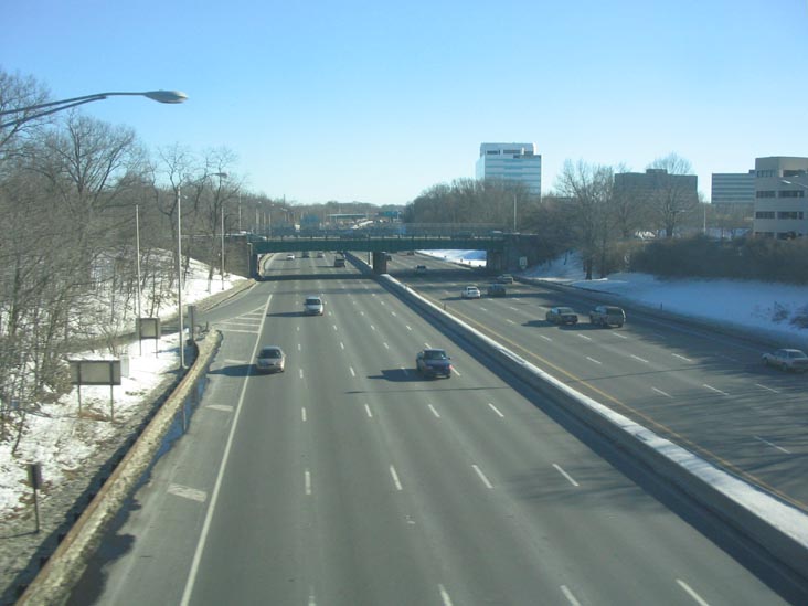 Interstate 287, New Jersey Transit's Northeast Corridor Line