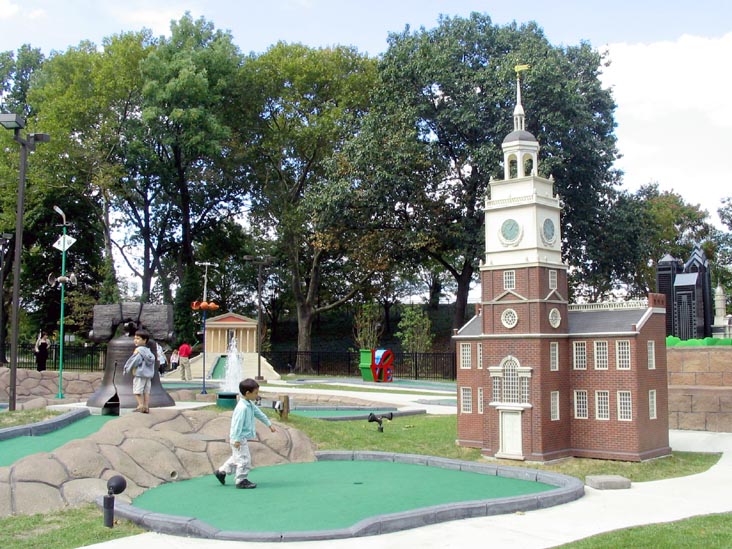 Philly Mini Golf, Franklin Square, Center City Philadelphia, Pennsylvania