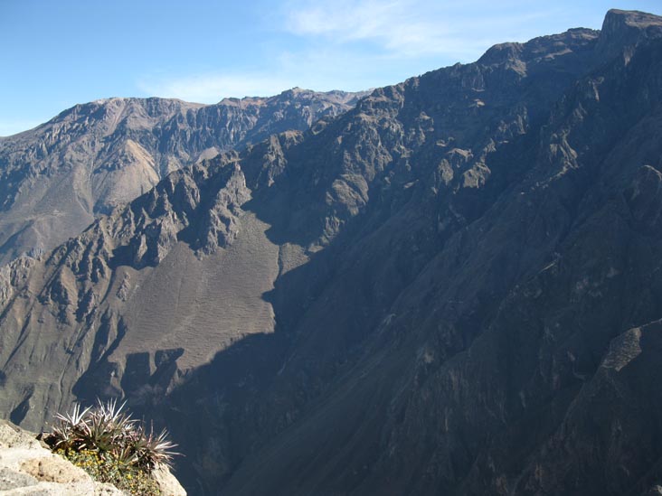 Mirador Cruz del Condor, Colca Canyon/Cañon de Colca, Colca Valley/Valle del Colca, Arequipa Region, Peru, July 7, 2010