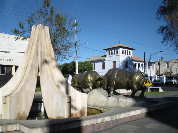 Pelea de Toros Statue, Avenida El Ejército and Calle Ampatacocha, Arequipa, Peru