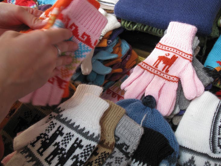 Gloves, Mercado Artesanal/Handicrafts Market, Aguas Calientes/Machupicchu Pueblo, Cusco Region, Peru