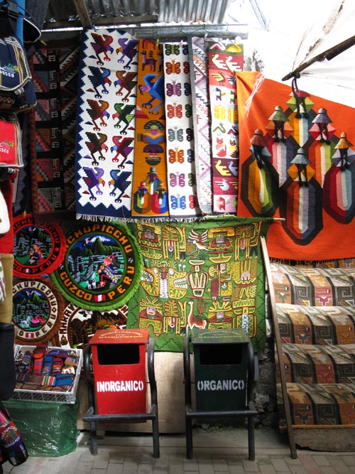 Mercado Artesanal/Handicrafts Market, Aguas Calientes/Machupicchu Pueblo, Cusco Region, Peru