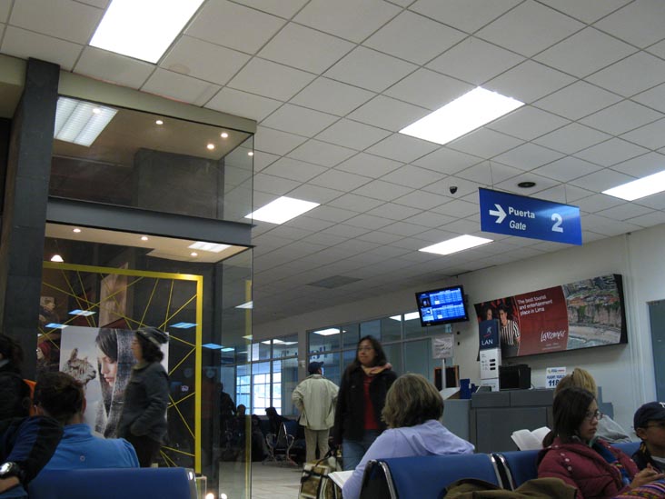 Gate 2, Aeropuerto Internacional Alejandro Velasco Astete, Cusco, Peru