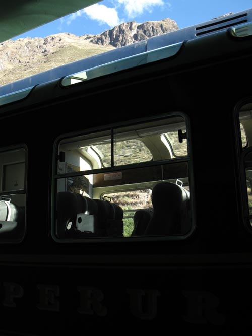 Perurail Vistadome Train, Estación Ollantaytambo/Ollantaytambo Train Station, Ollantaytambo, Sacred Valley, Cusco Region, Peru