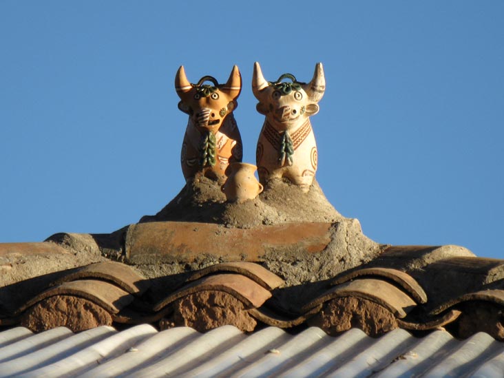 Rooftop Toritos/Pucara Bulls, El Huerto Paraíso Sacred Valley Lodge, Chichubamba, Urubamba, Cusco Region, Peru