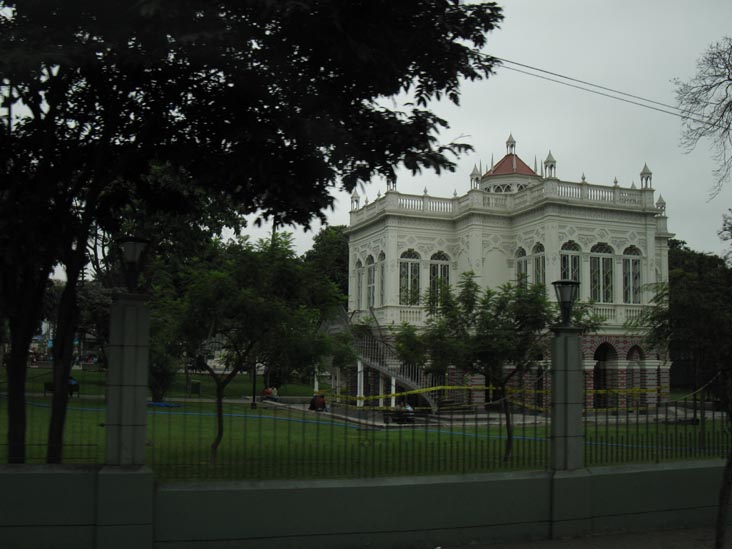 Avenida Garcilaso de la Vega, Parque de la Cultura/Parque de la Exposicion, Santa Beatriz, LimaVision City Tour, Lima, Peru, July 4, 2010