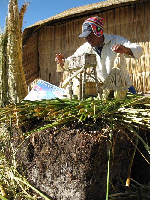 Totora Reed Khili Demonstration, Wiñay Pacha, Uros Floating Islands, Puno Bay, Lake Titicaca/Lago Titicaca, Peru