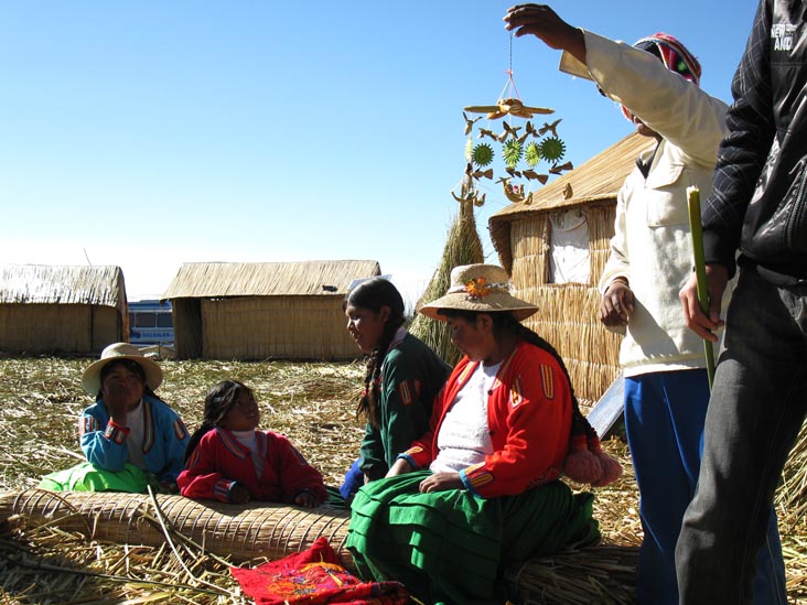 Handicrafts Demonstration, Wiñay Pacha, Uros Floating Islands, Puno Bay, Lake Titicaca/Lago Titicaca, Peru