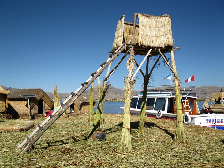 Totora Reed Watchtower, Wiñay Pacha, Uros Floating Islands, Puno Bay, Lake Titicaca/Lago Titicaca, Peru