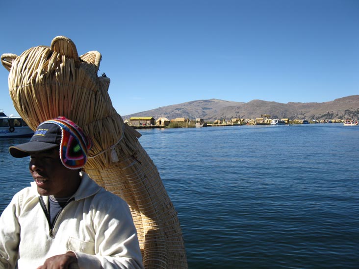 Totora Reed Boat Ride, Uros Floating Islands, Puno Bay, Lake Titicaca/Lago Titicaca, Peru